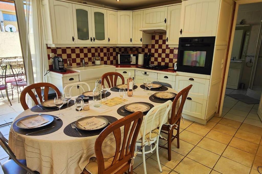A 200 M De La Villa