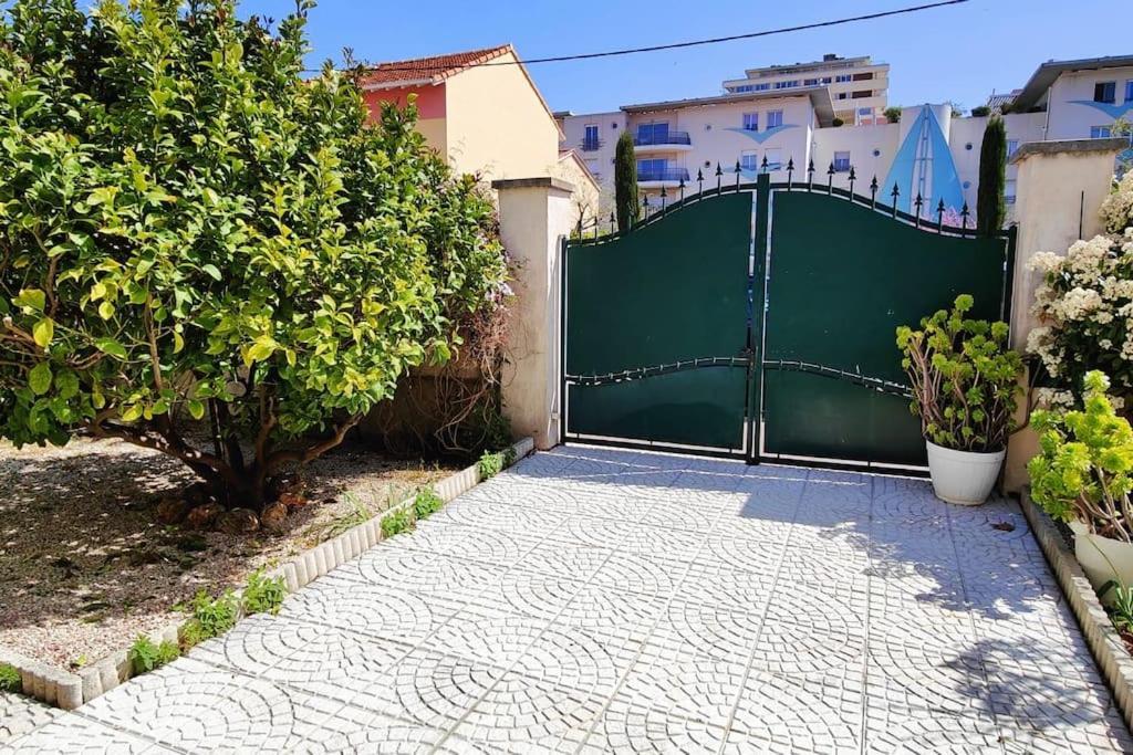 A 200 M De La Villa